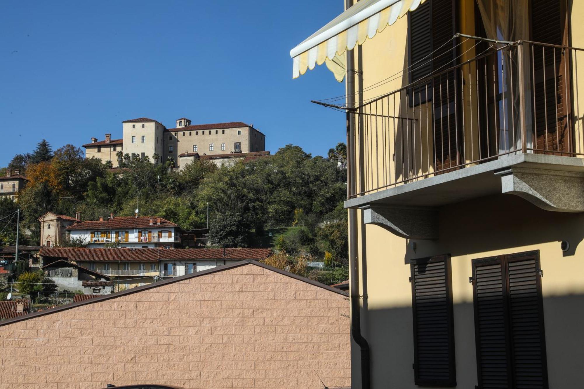 Ferienwohnung La Dimora Di Nonno Piero Manta Exterior foto